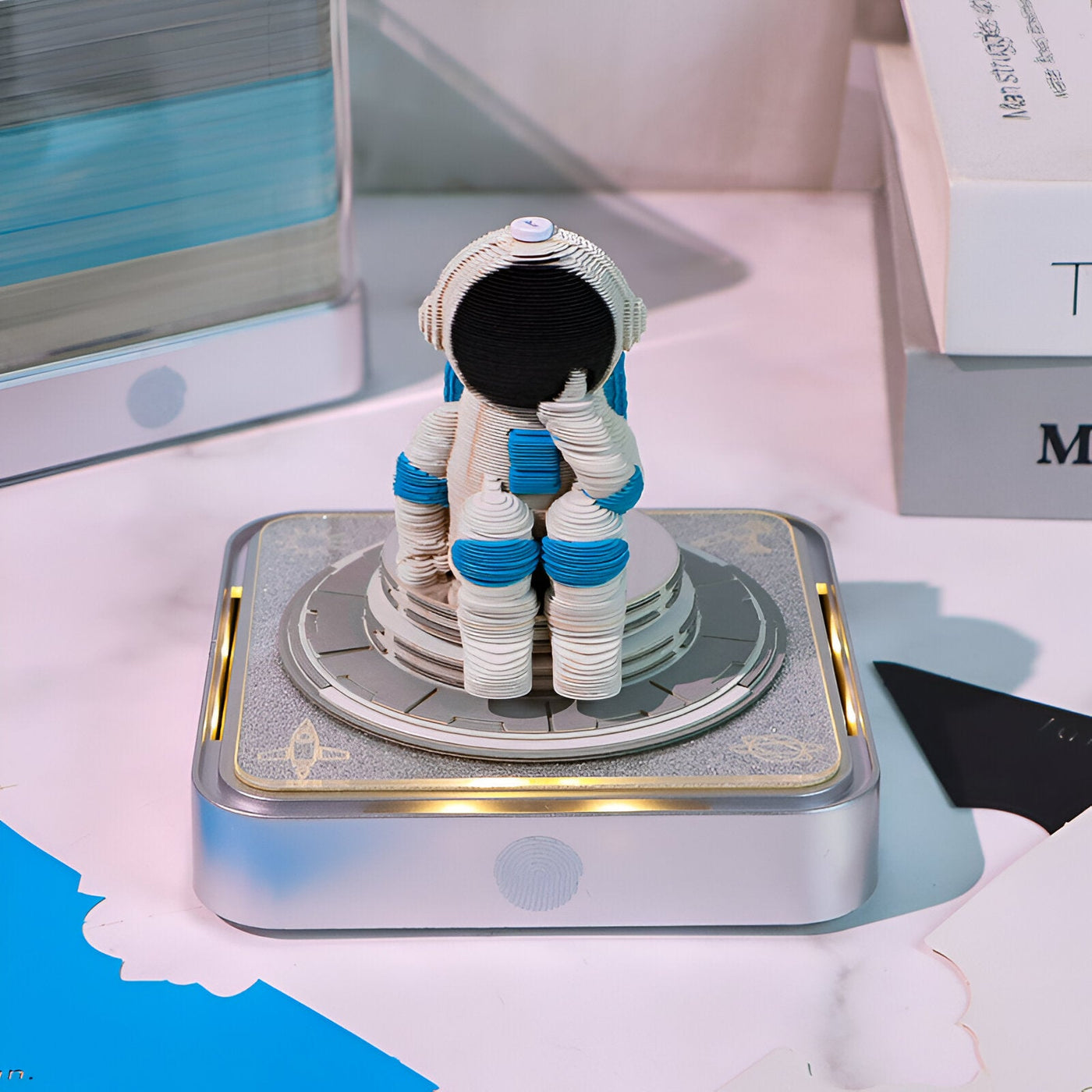 Astronaut (With Light & Calendar 2025)