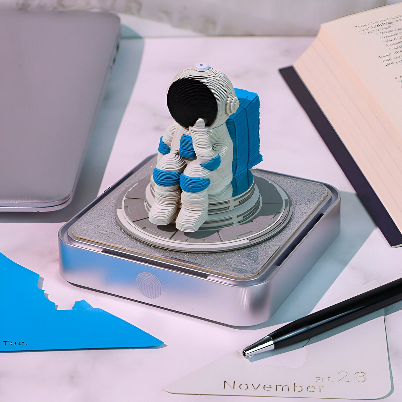 Astronaut (With Light & Calendar 2025)