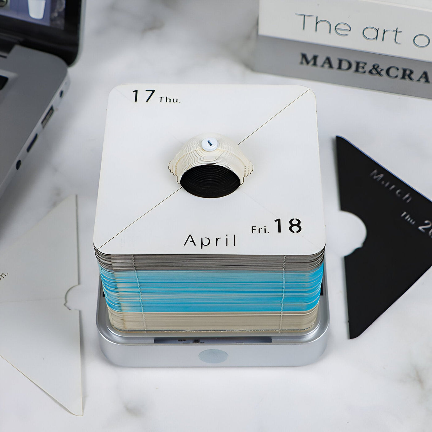 Astronaut (With Light & Calendar 2025)