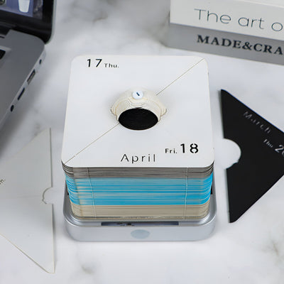 Astronaut (With Light & Calendar 2025)