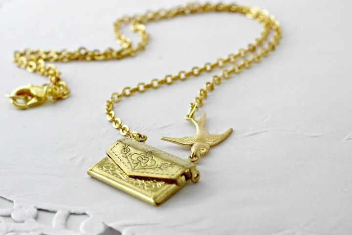 Christmas Gift-👩‍❤️‍💋‍👩✉Friendship Letter Locket Necklace🎁