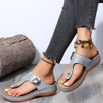2022 new women's characteristic pattern wedge flip flops